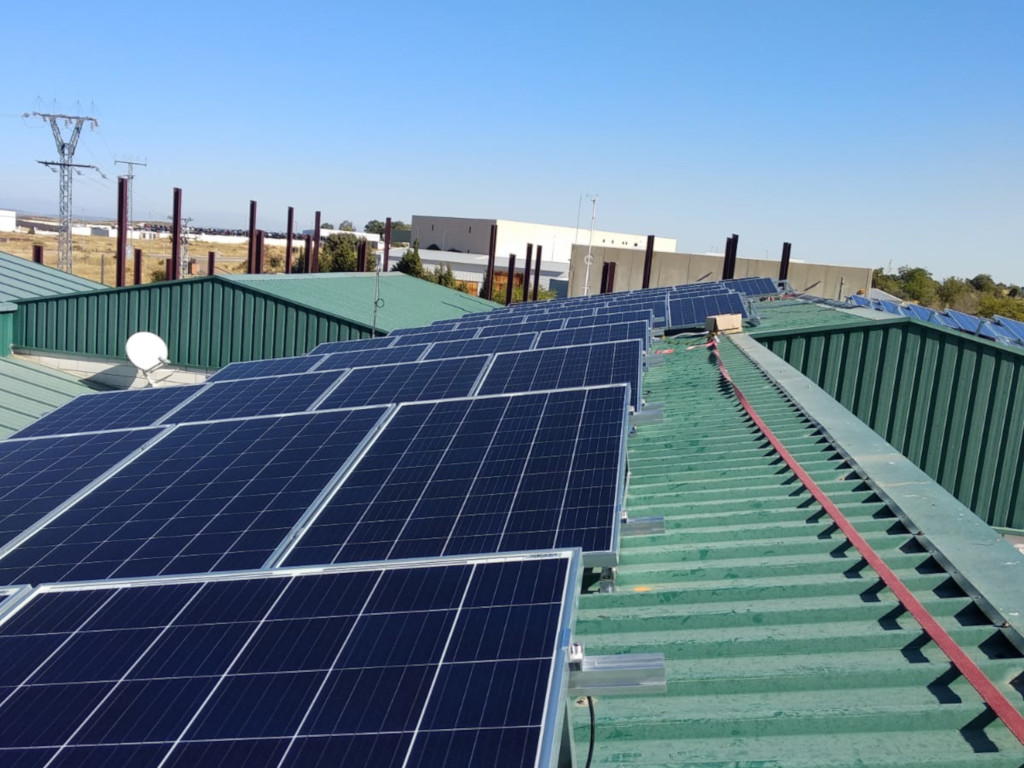 Instalación fotovoltaica de autoconsumo en cubierta de instalaciones de Cooperativa Cárnica