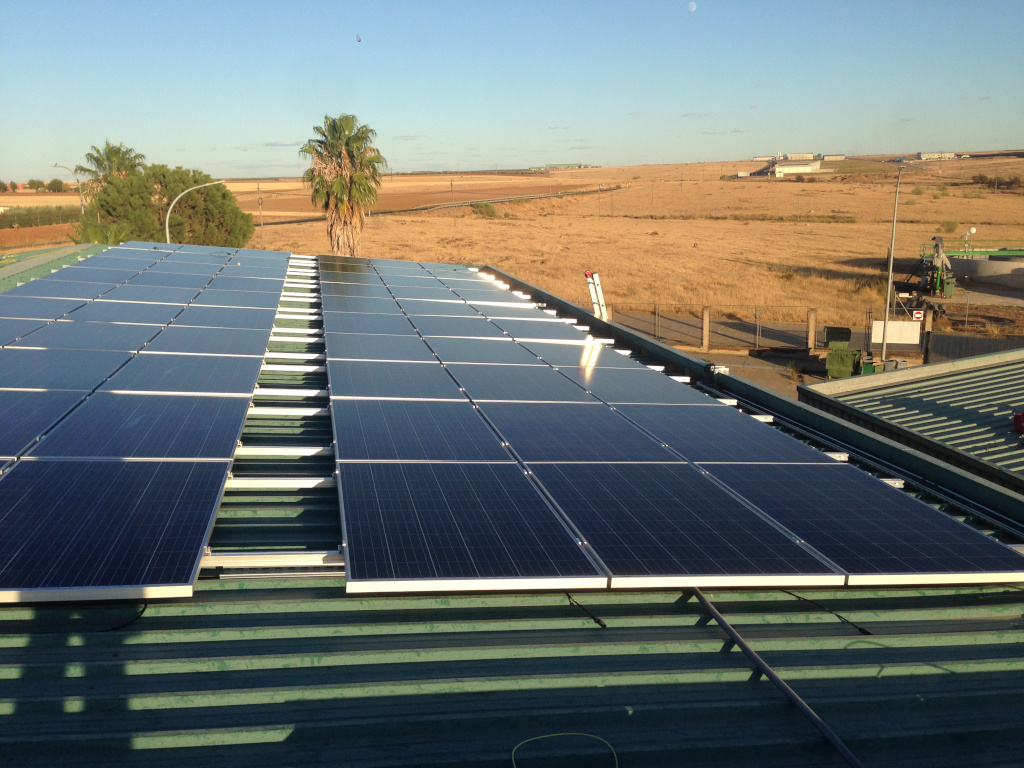 Instalación fotovoltaica de autoconsumo en cubierta de instalaciones de Cooperativa Cárnica
