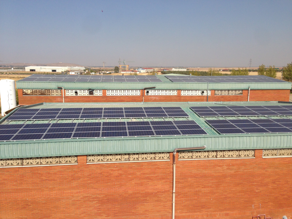 Instalación fotovoltaica de autoconsumo en en cubierta de instalaciones de Cooperativa Cárnica